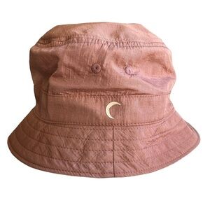 ZYIA BUCKET HAT.